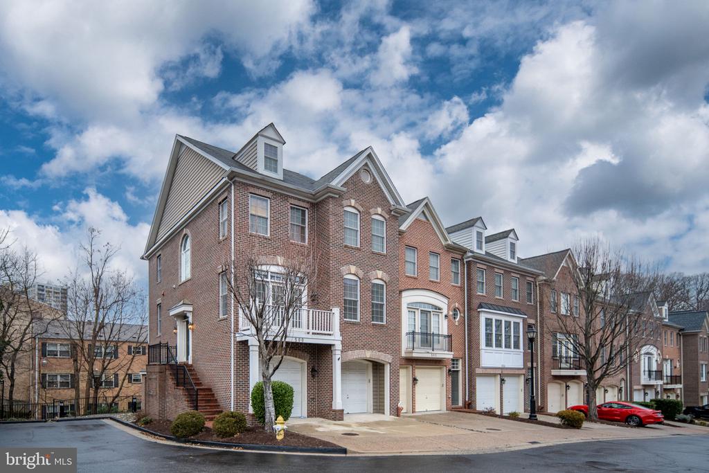 500 TRIADELPHIA WAY