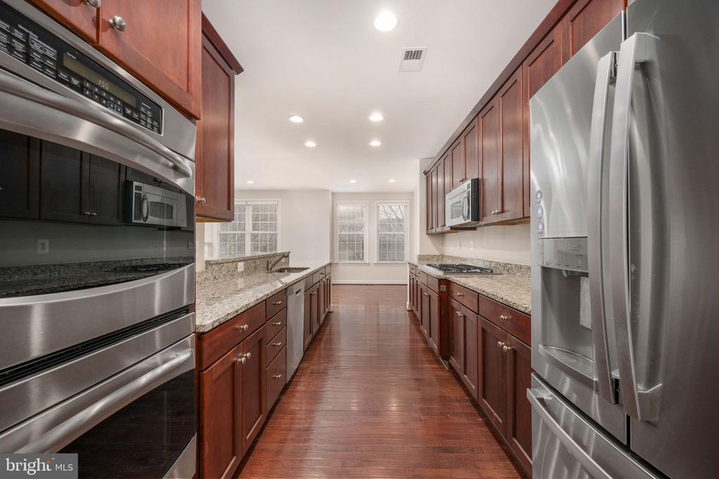 500 TRIADELPHIA WAY