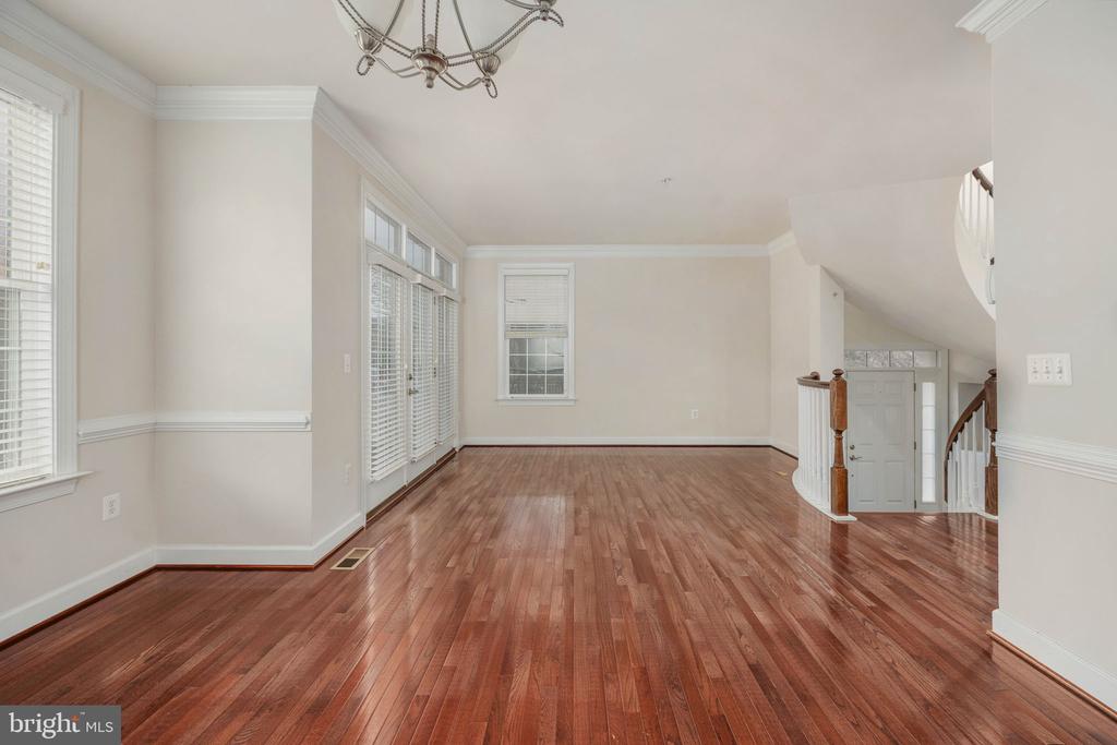 500 TRIADELPHIA WAY