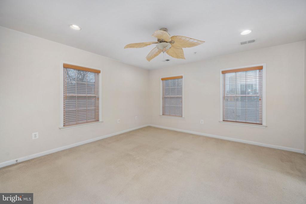 500 TRIADELPHIA WAY