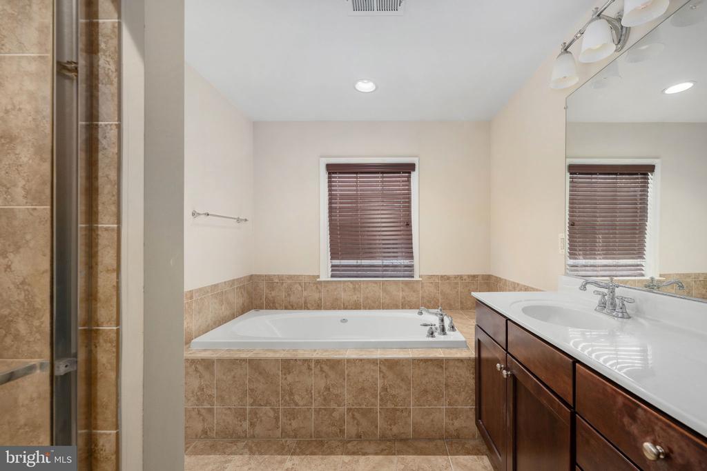 500 TRIADELPHIA WAY