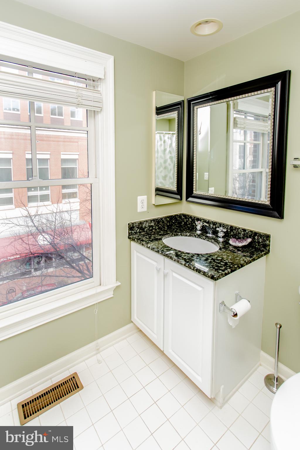 428 JOHN CARLYLE STREET