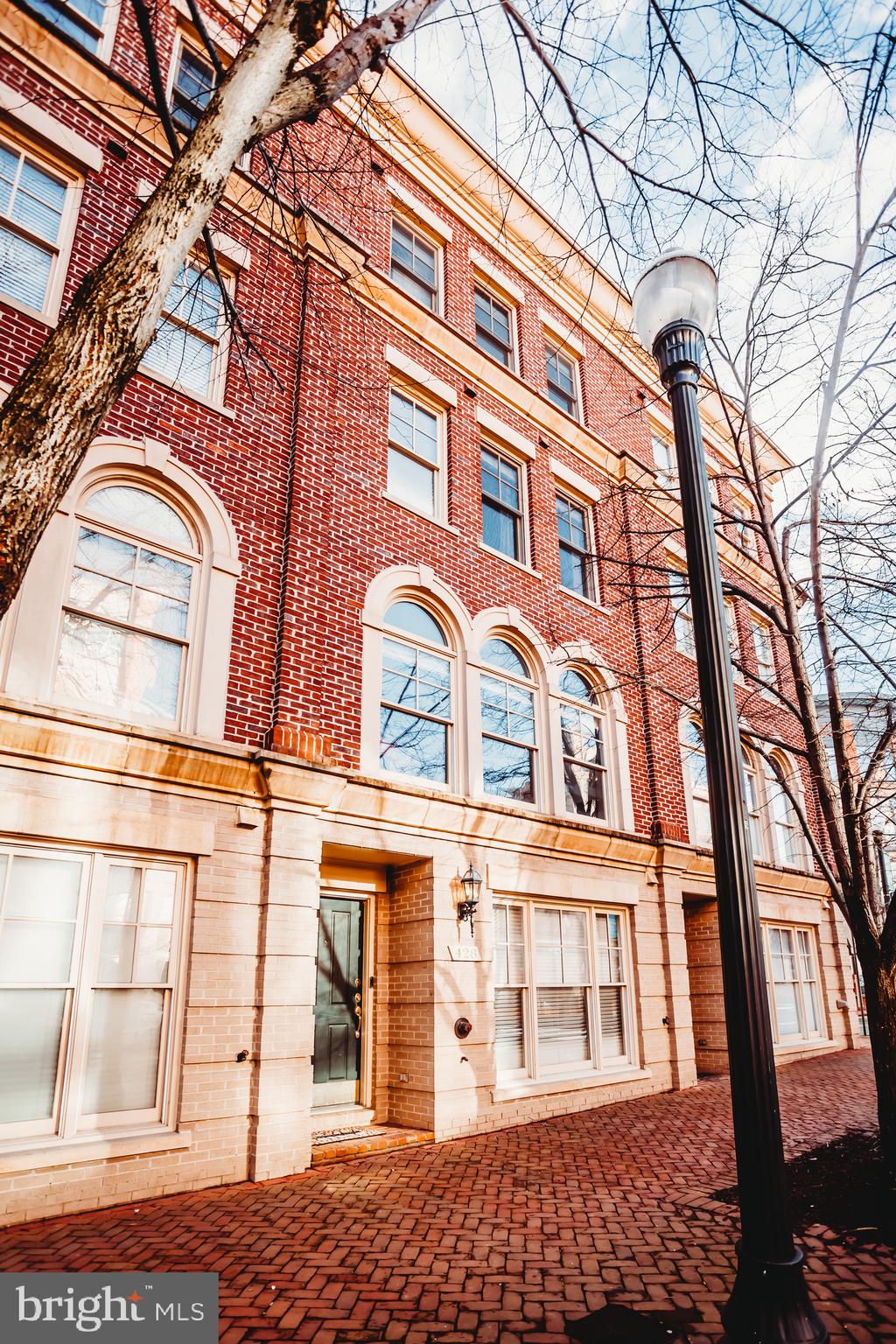 428 JOHN CARLYLE STREET