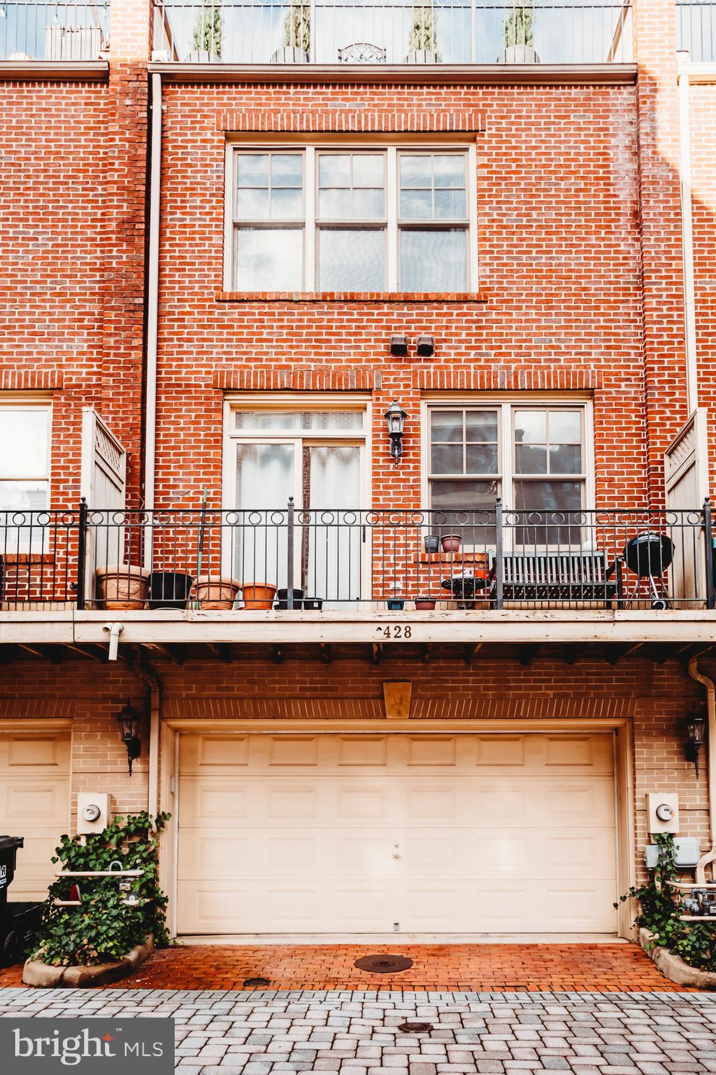 428 JOHN CARLYLE STREET