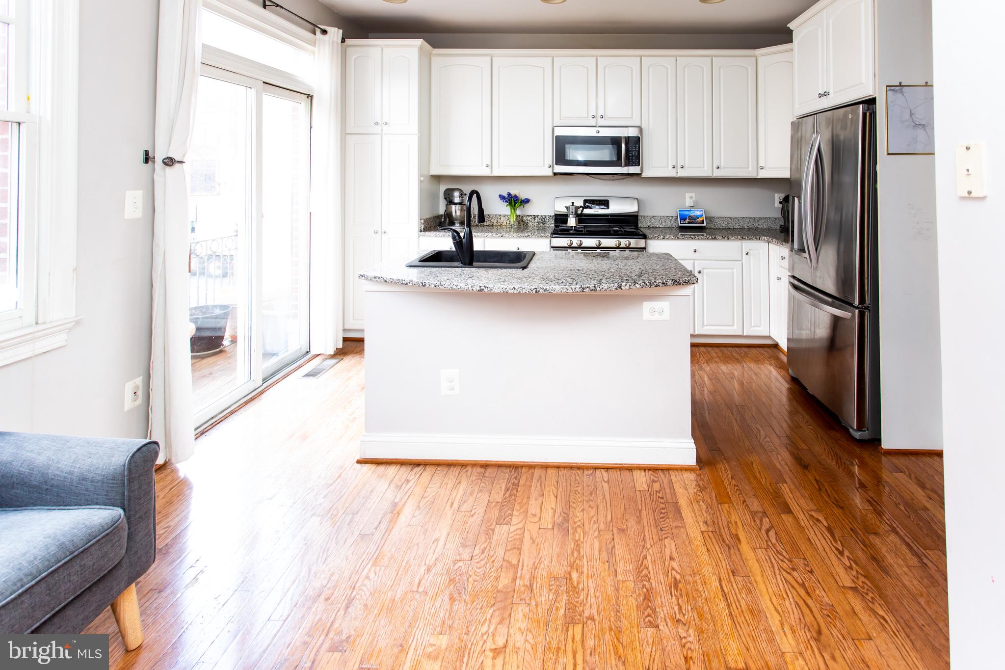 428 JOHN CARLYLE STREET