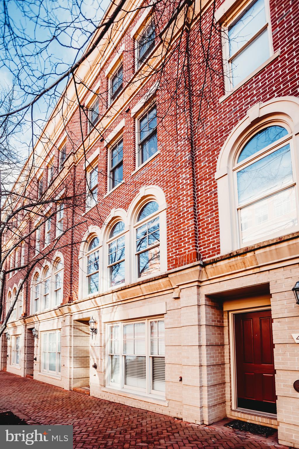 428 JOHN CARLYLE STREET