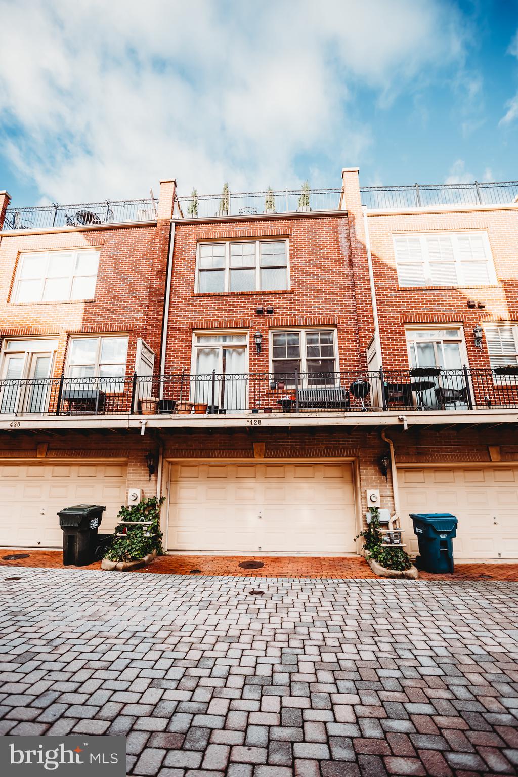 428 JOHN CARLYLE STREET