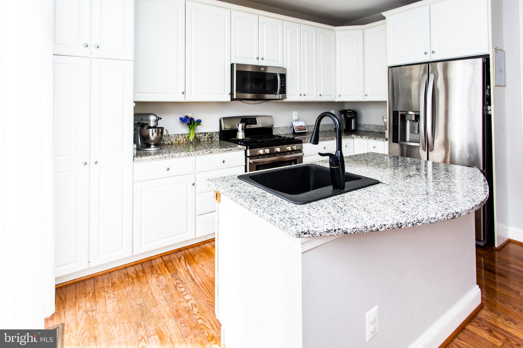 428 JOHN CARLYLE STREET