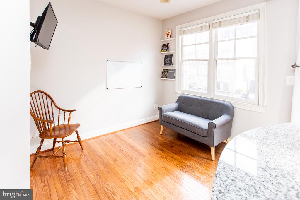 428 JOHN CARLYLE STREET
