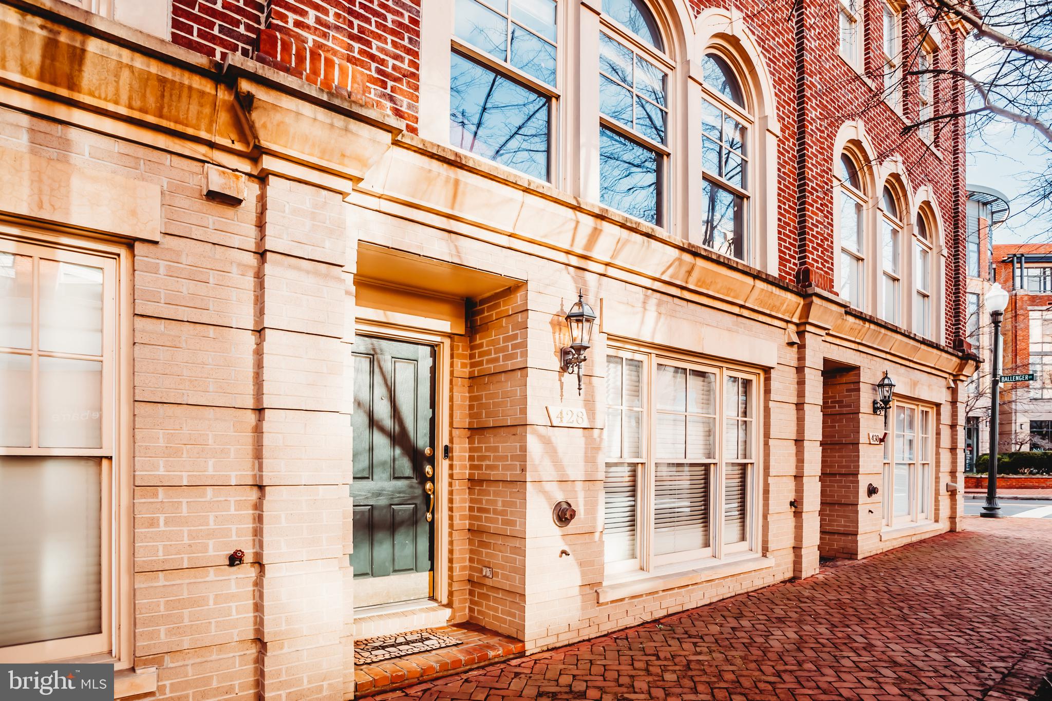 428 JOHN CARLYLE STREET