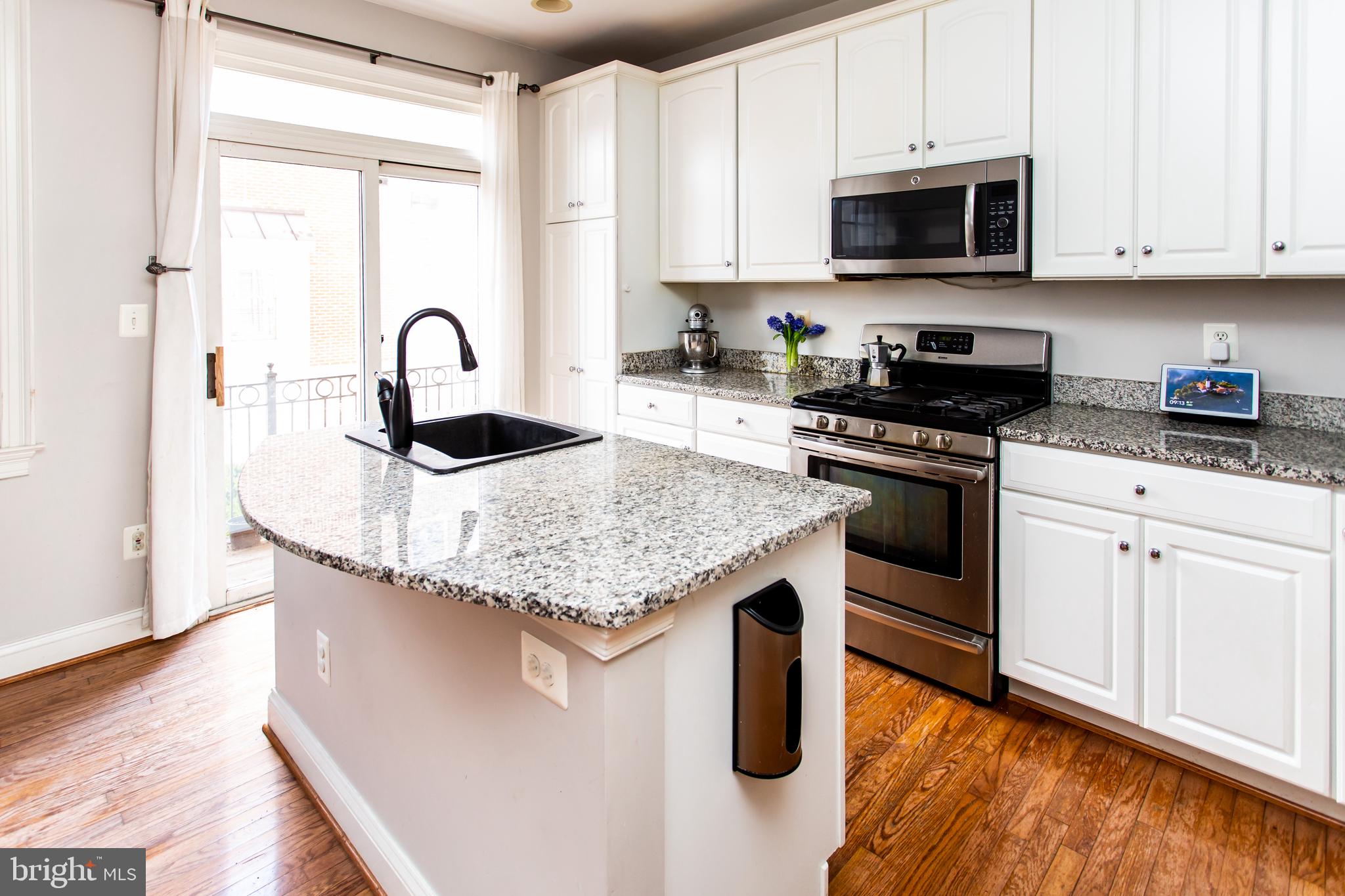 428 JOHN CARLYLE STREET