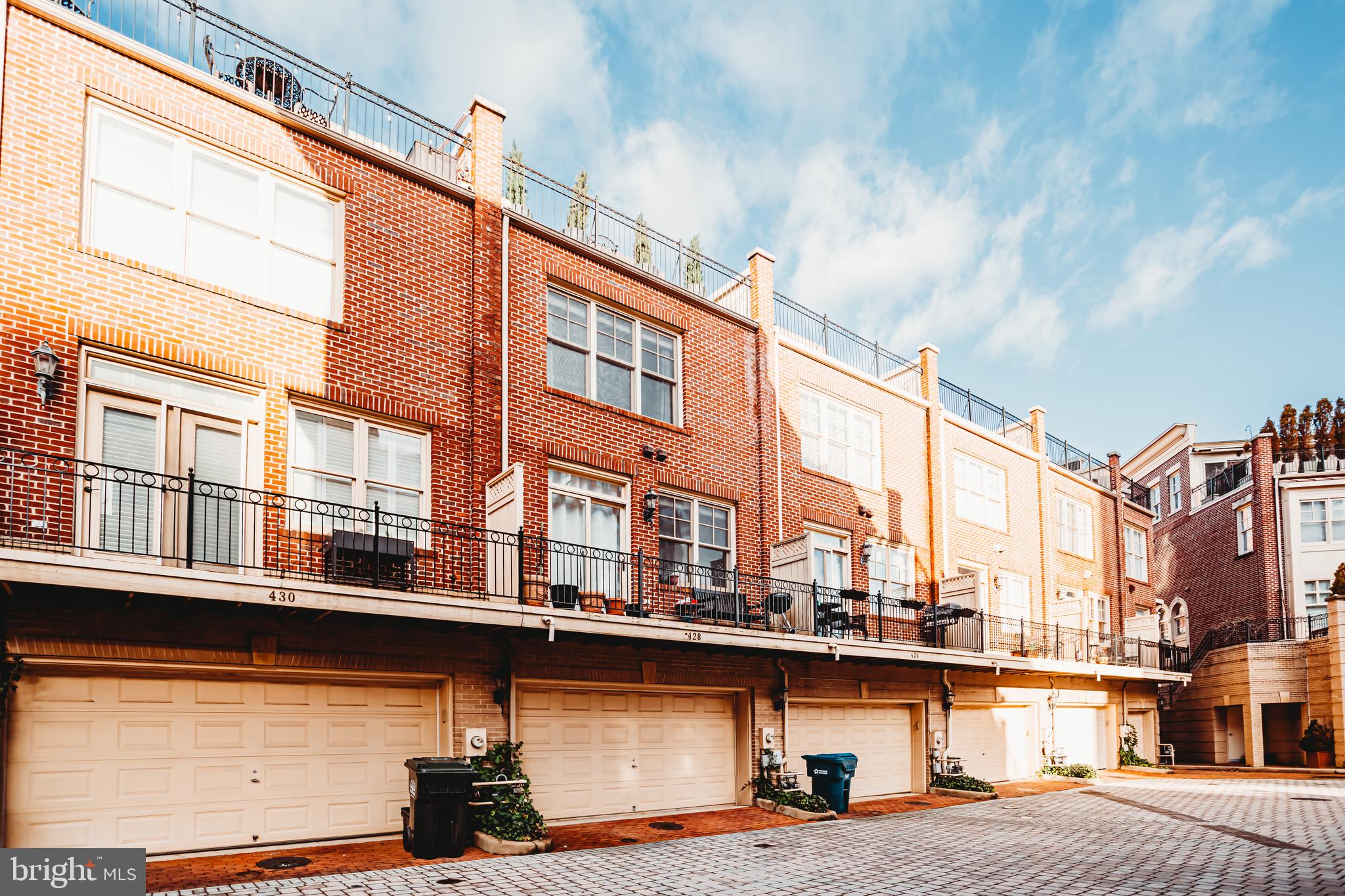 428 JOHN CARLYLE STREET