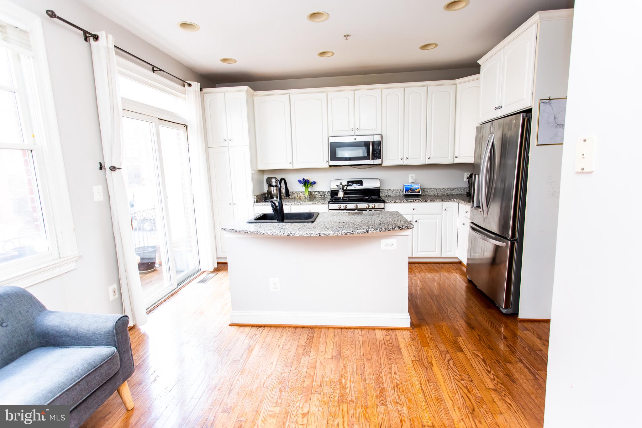 428 JOHN CARLYLE STREET