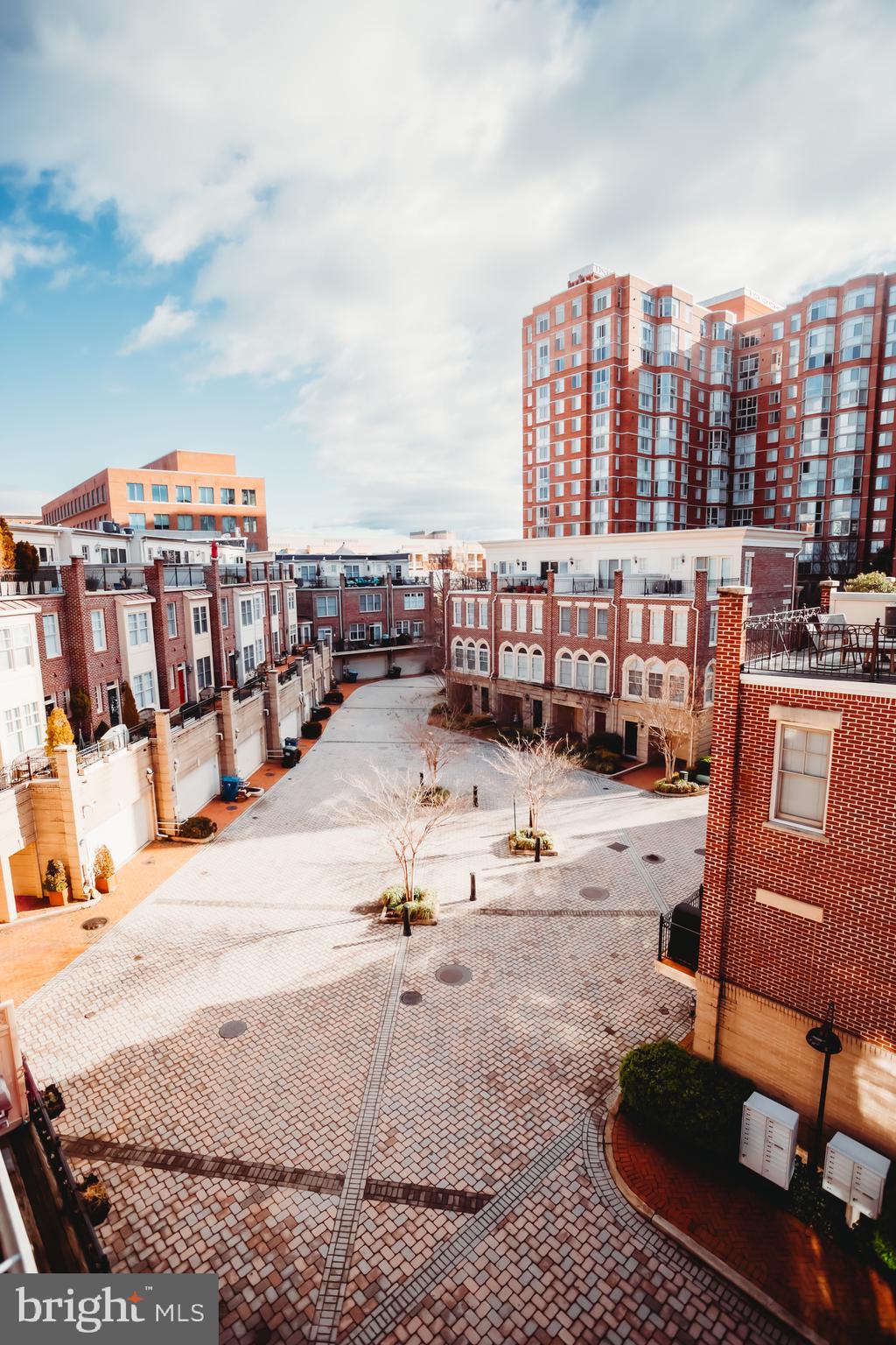 428 JOHN CARLYLE STREET