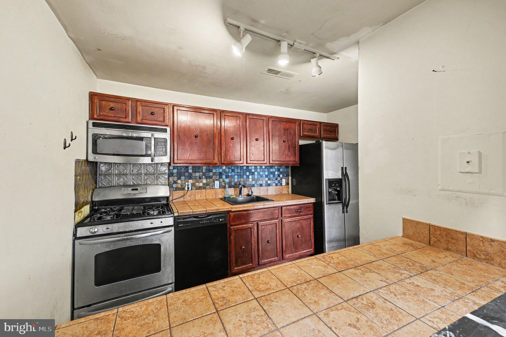 503 N ARMISTEAD STREET N 201