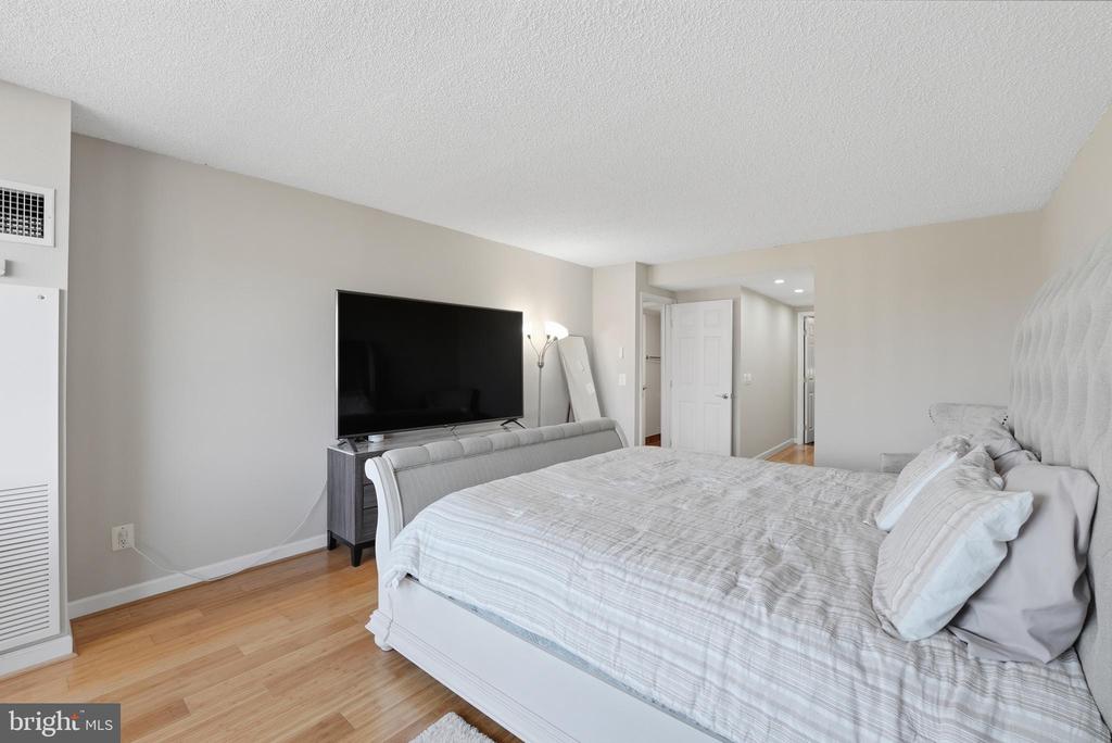6101 EDSALL ROAD 1402