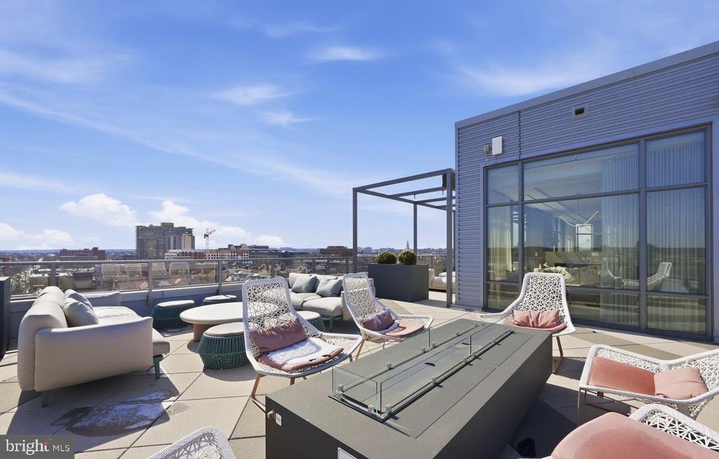 1201 N ROYAL STREET 402