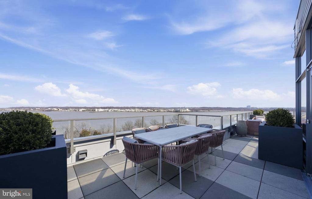 1201 N ROYAL STREET 402