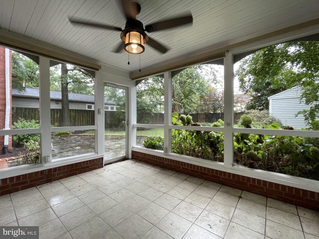 806 N OVERLOOK DRIVE