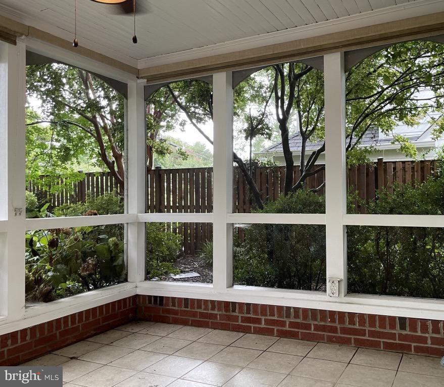 806 N OVERLOOK DRIVE