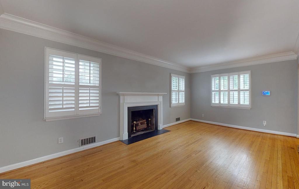 806 N OVERLOOK DRIVE