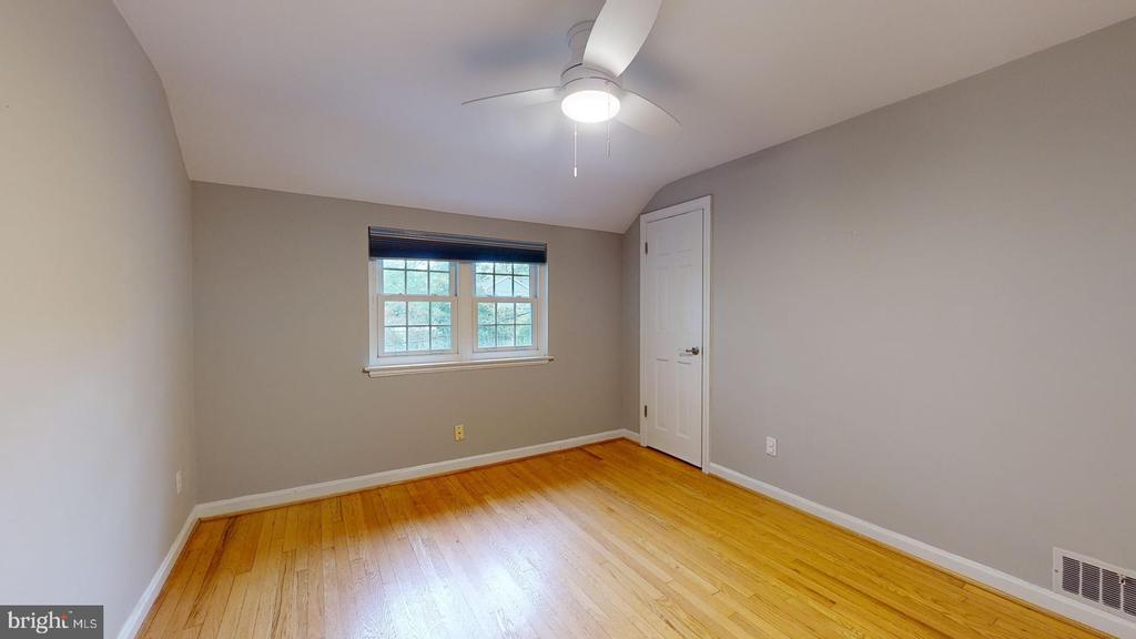 806 N OVERLOOK DRIVE