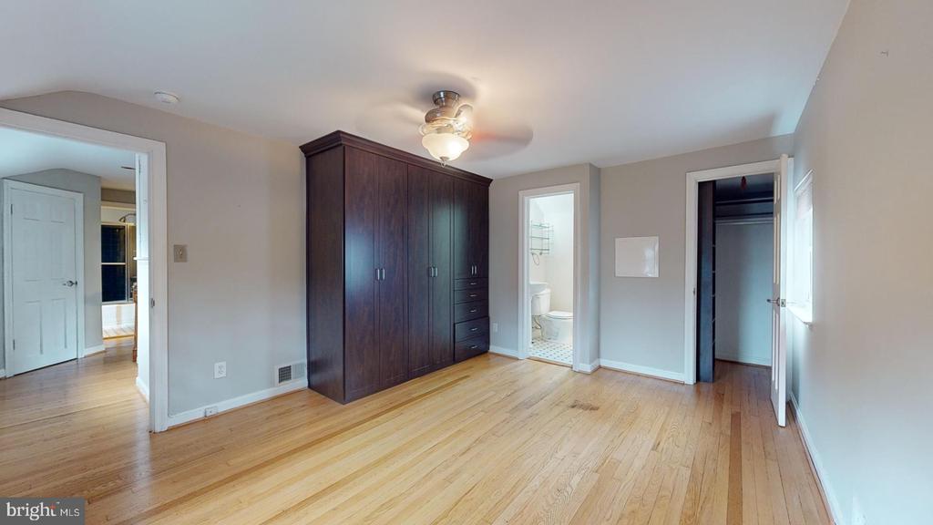 806 N OVERLOOK DRIVE