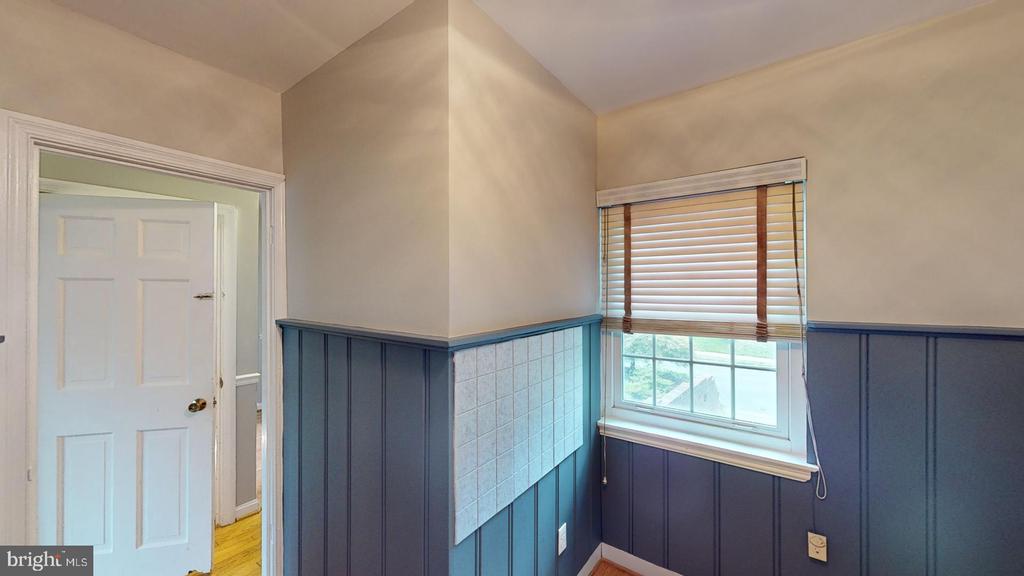 806 N OVERLOOK DRIVE