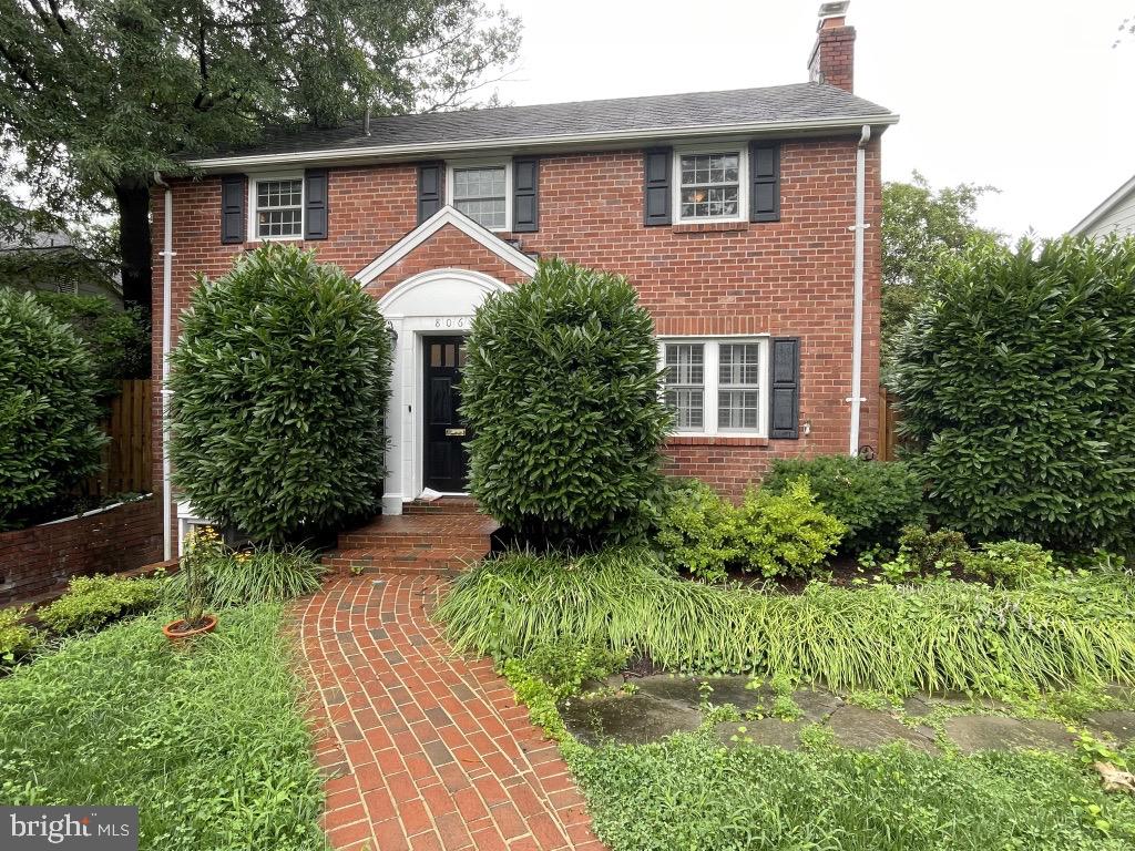 806 N OVERLOOK DRIVE