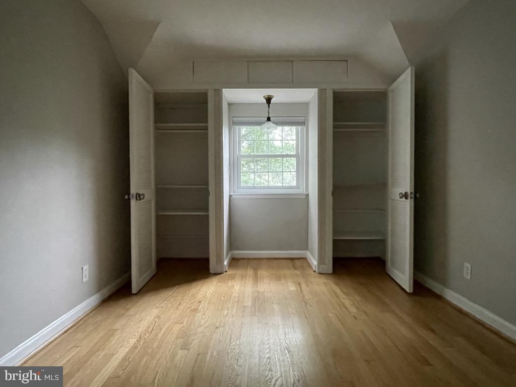 806 N OVERLOOK DRIVE
