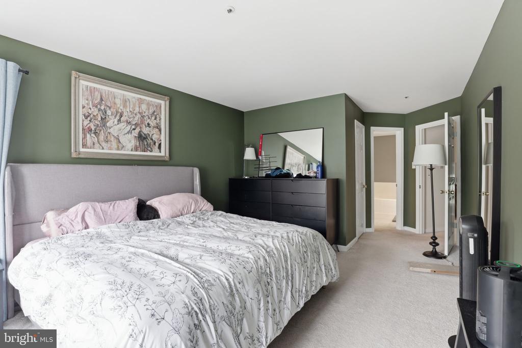 277 S PICKETT STREET 302