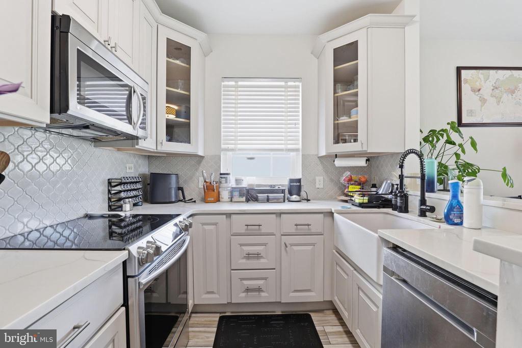 277 S PICKETT STREET 302