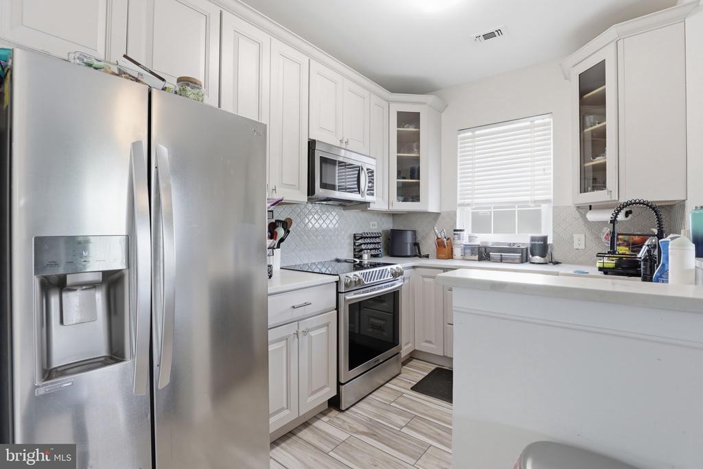 277 S PICKETT STREET 302