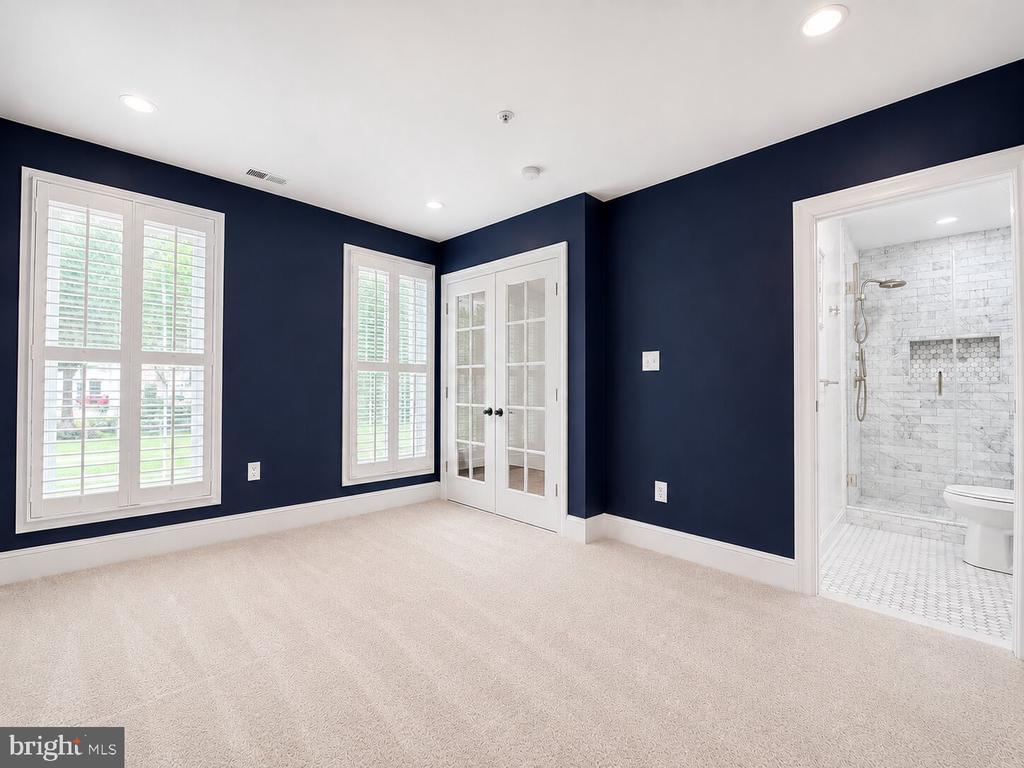 1824 POTOMAC GREENS DRIVE