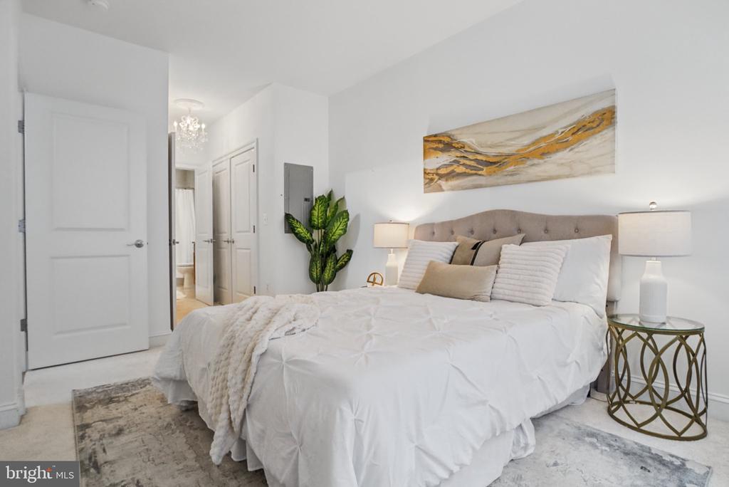 1023 ROYAL STREET N Unit: 204