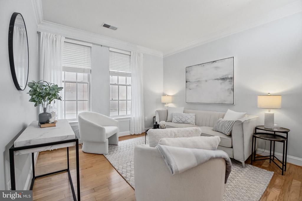 1023 ROYAL STREET N Unit: 204