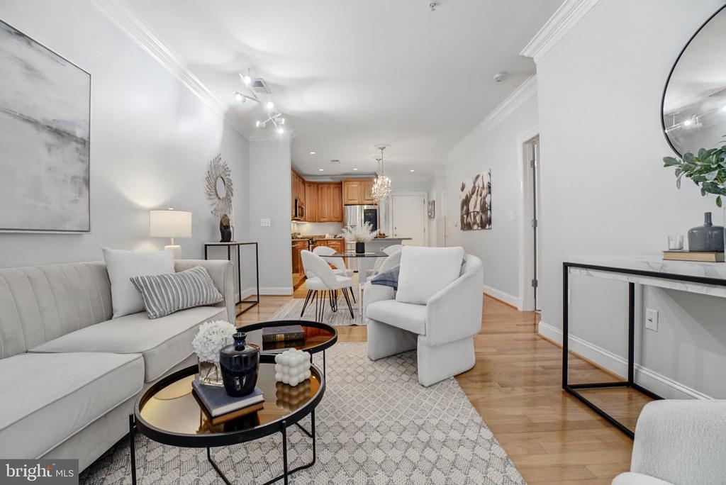 1023 ROYAL STREET N Unit: 204