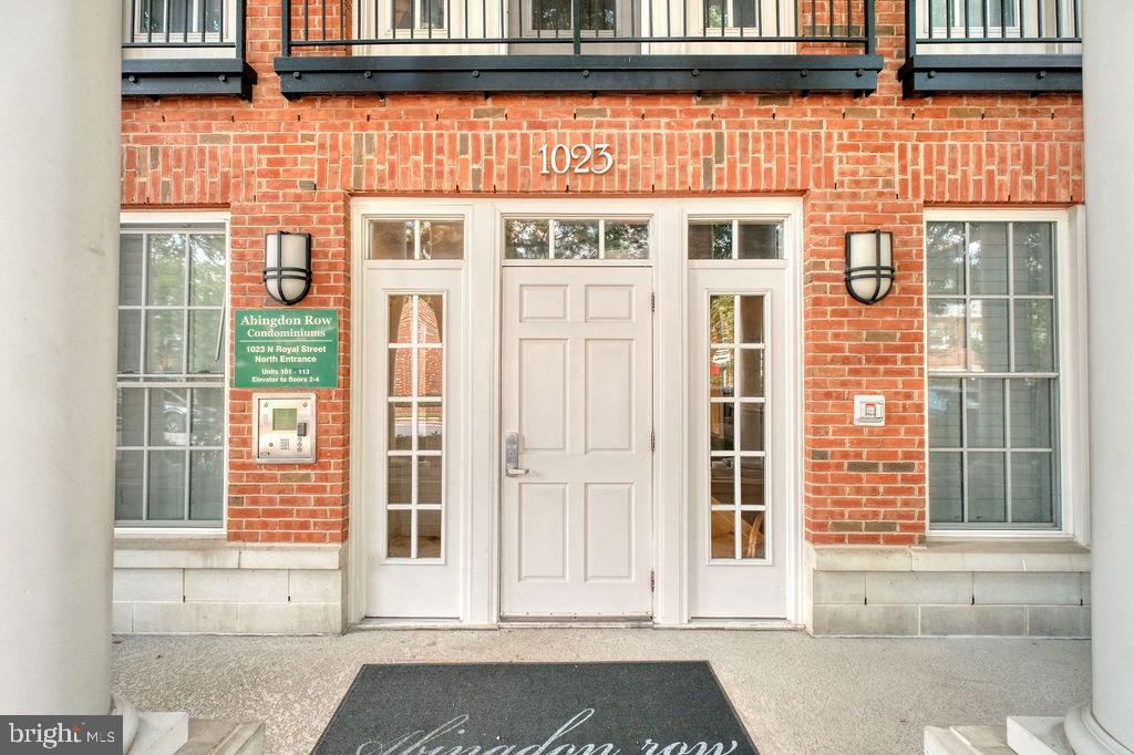 1023 ROYAL STREET N Unit: 204