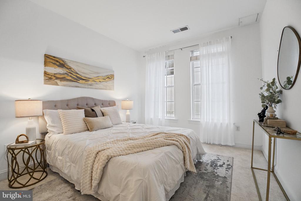 1023 ROYAL STREET N Unit: 204