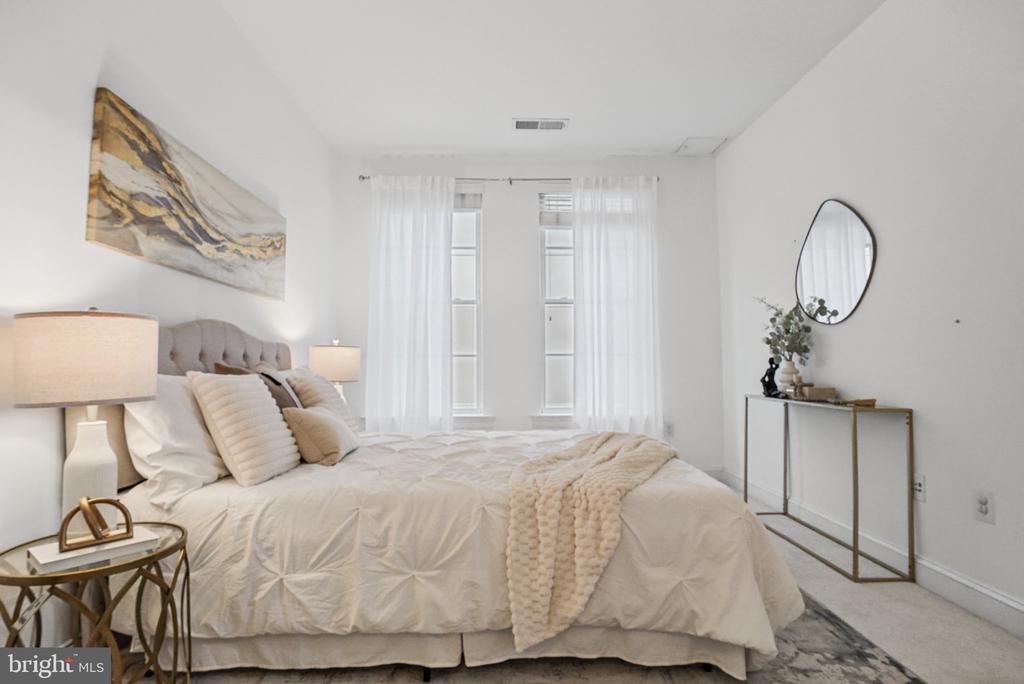 1023 ROYAL STREET N Unit: 204