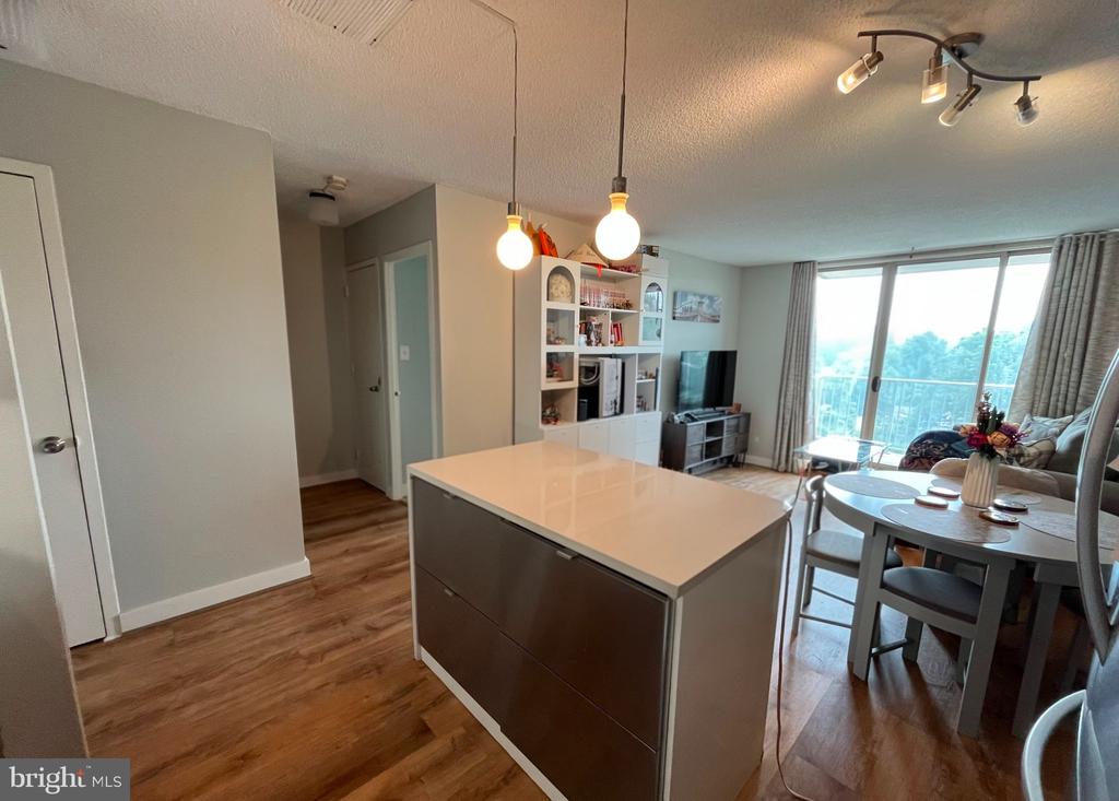 2500 N VAN DORN STREET Unit: 1020
