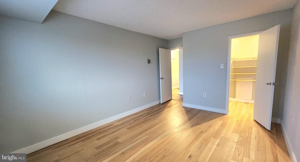 2500 N VAN DORN STREET Unit: 1020