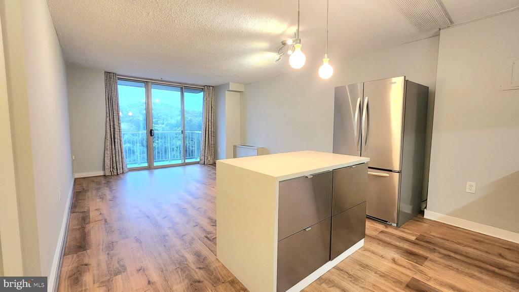 2500 N VAN DORN STREET Unit: 1020
