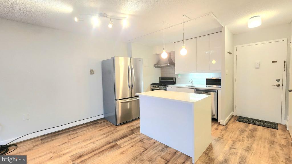 2500 N VAN DORN STREET Unit: 1020