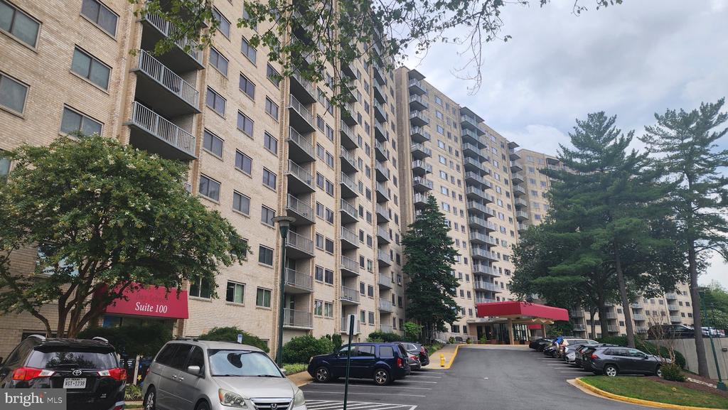 2500 N VAN DORN STREET Unit: 1020