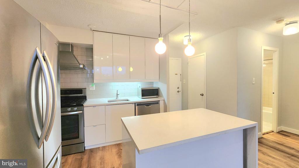 2500 N VAN DORN STREET Unit: 1020