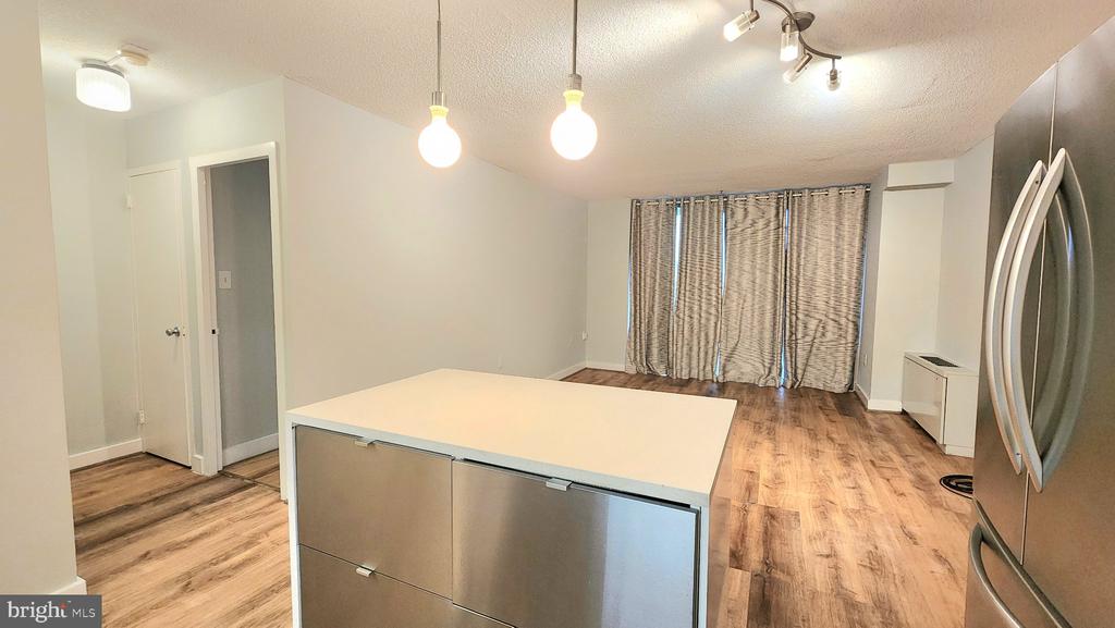 2500 N VAN DORN STREET Unit: 1020