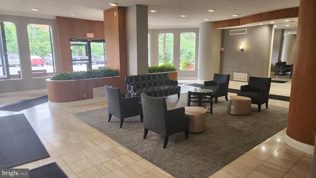 2500 N VAN DORN STREET Unit: 1020