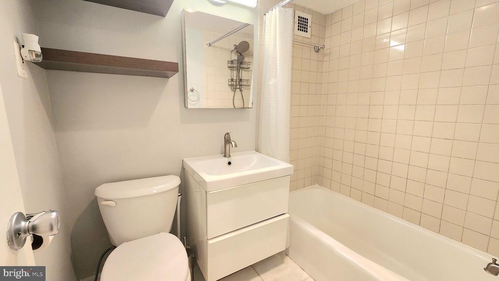 2500 N VAN DORN STREET Unit: 1020