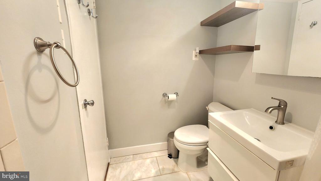 2500 N VAN DORN STREET Unit: 1020